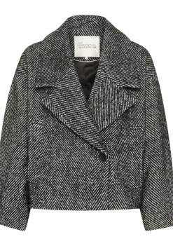 MY ESSENTIAL WARDROBE MANTEL