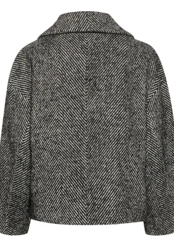 MY ESSENTIAL WARDROBE MANTEL