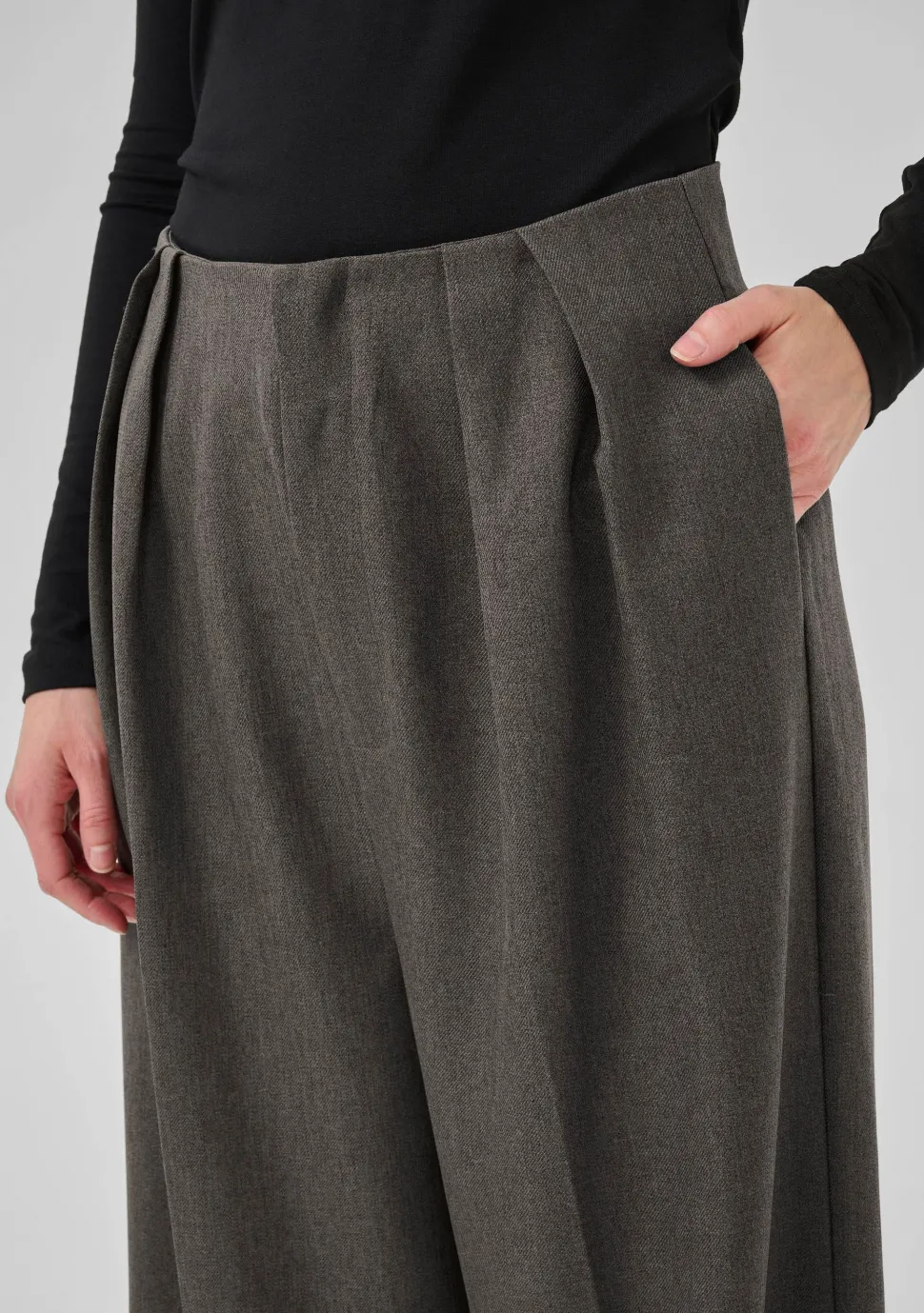 MY ESSENTIAL WARDROBE PANTALON