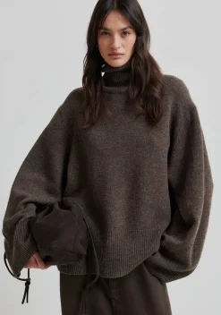 SECOND FEMALE COLTRUI