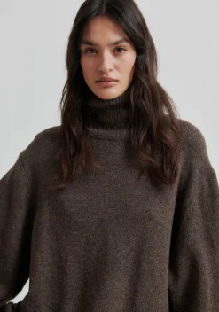 SECOND FEMALE COLTRUI