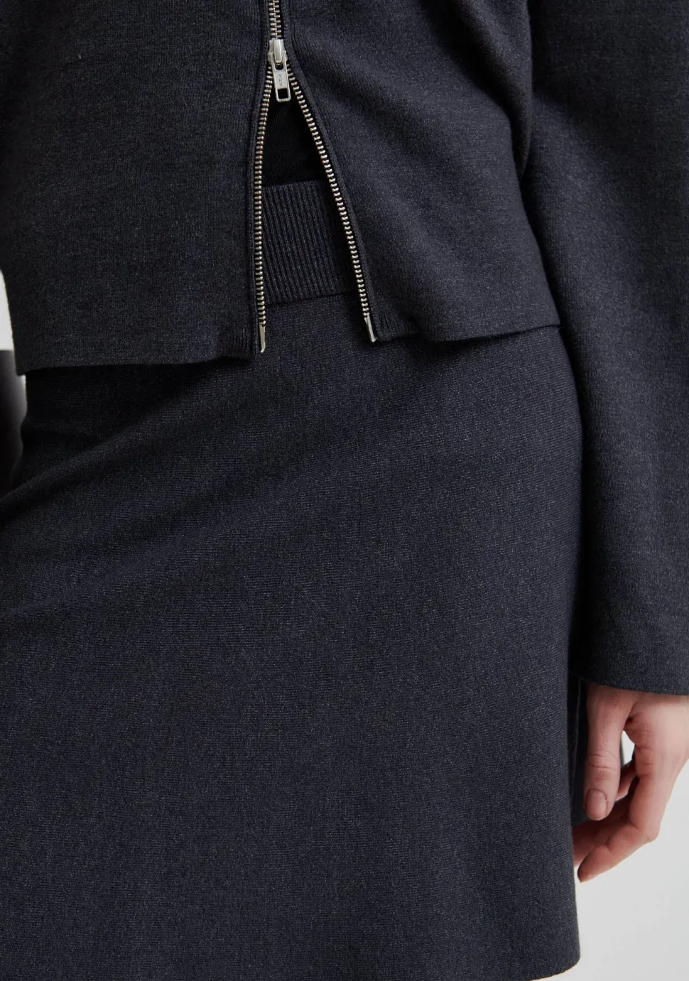 SECOND FEMALE KORTE ROK